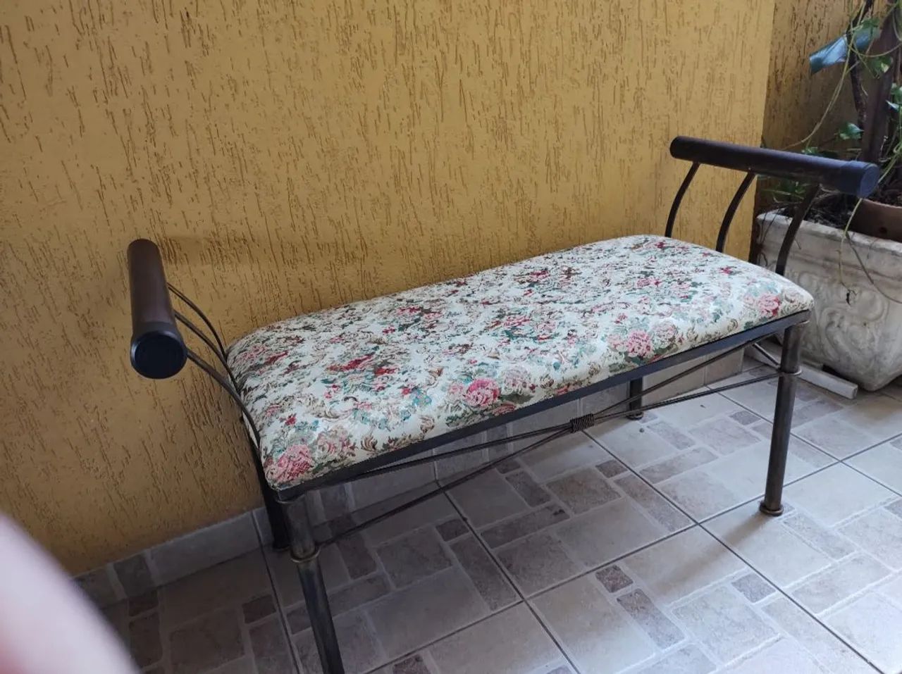 Raridade Lindo Recamie em ferro com acabamento em ouro velho 