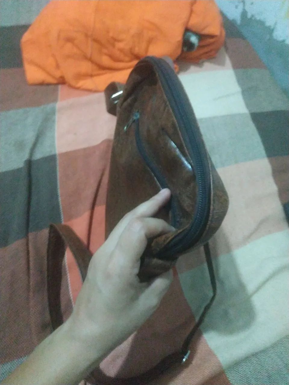 vendo ou troco bolsa de ombro em couro legítimo.80$ - Foto 4