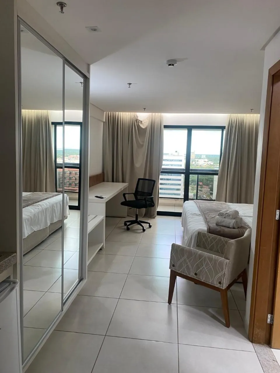 Vendo Flat mobiliado Cosmopolitan Vivence, Qd 201 Sul