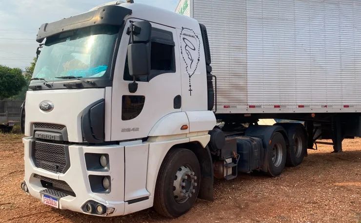 Caminhão Ford Cargo 2842 6x2 - Foto 2