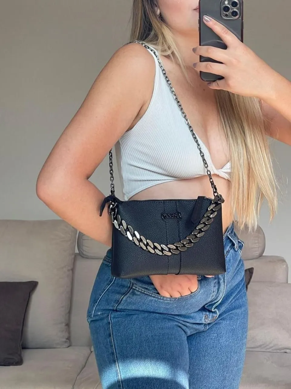 Bolsa de Ombro Arezzo Preta com Corrente
