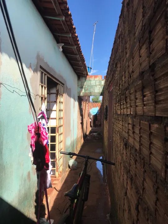 Casa grande com dois kitnets, próxima da avenida  - Foto 2