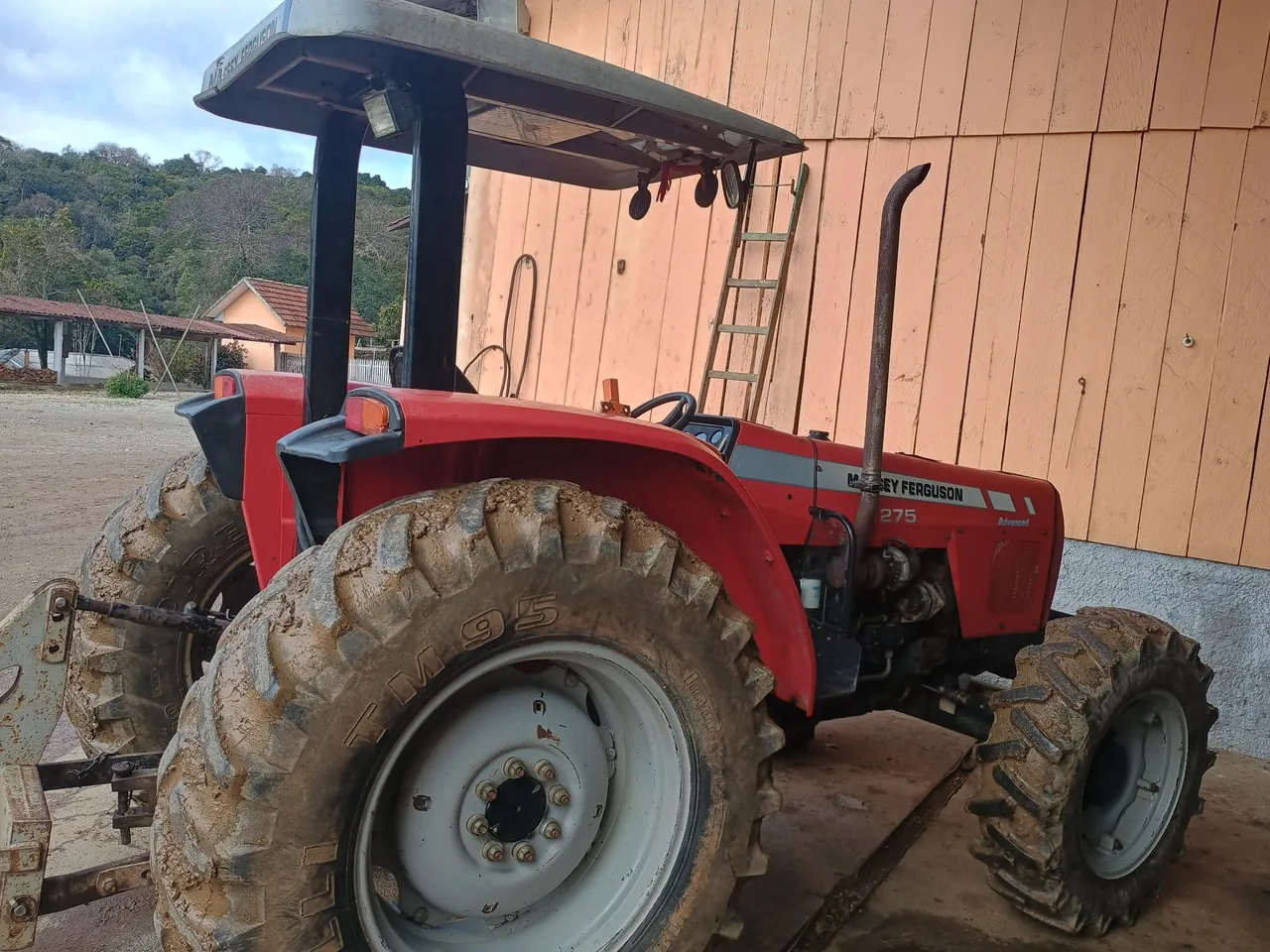 Trator Massey Ferguson 275