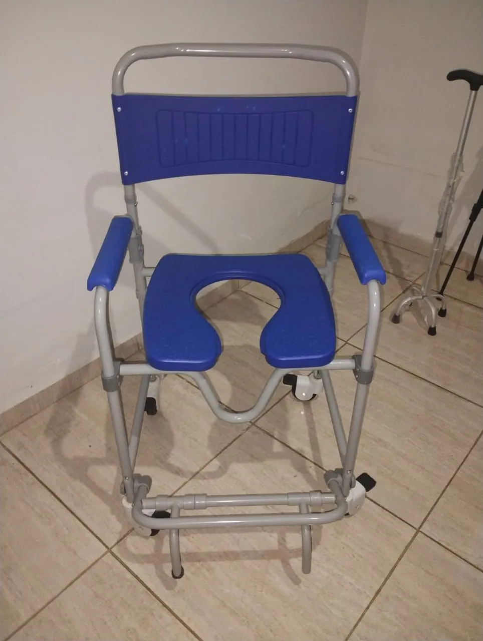 Cadeira de Banho com Assento Sanitário