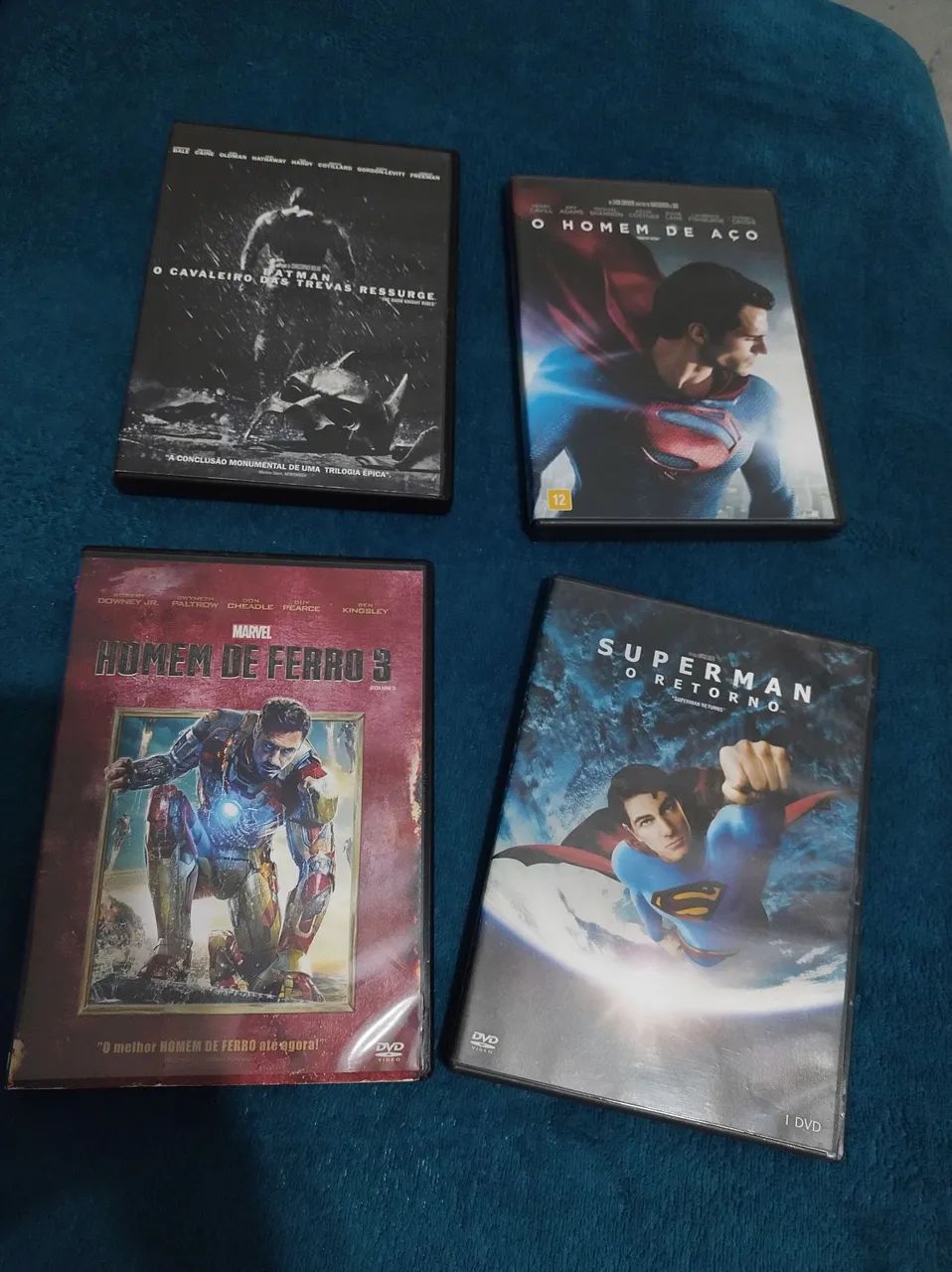 4 DVDs de filmes de super-heróis - Batman, Homem de Ferro e Superman