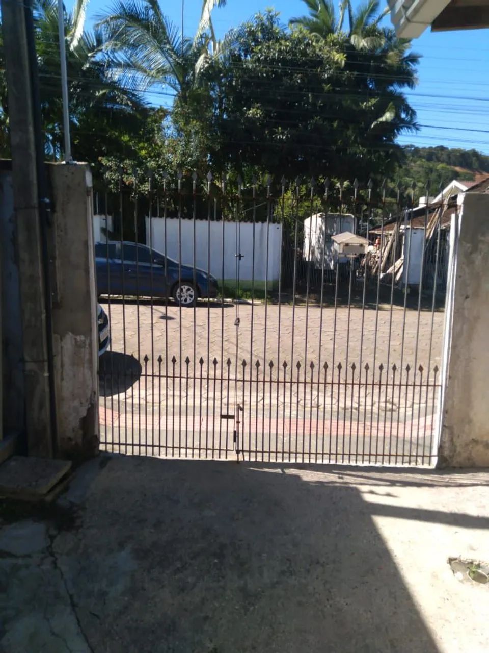 Portão e lixeira64175979651330121