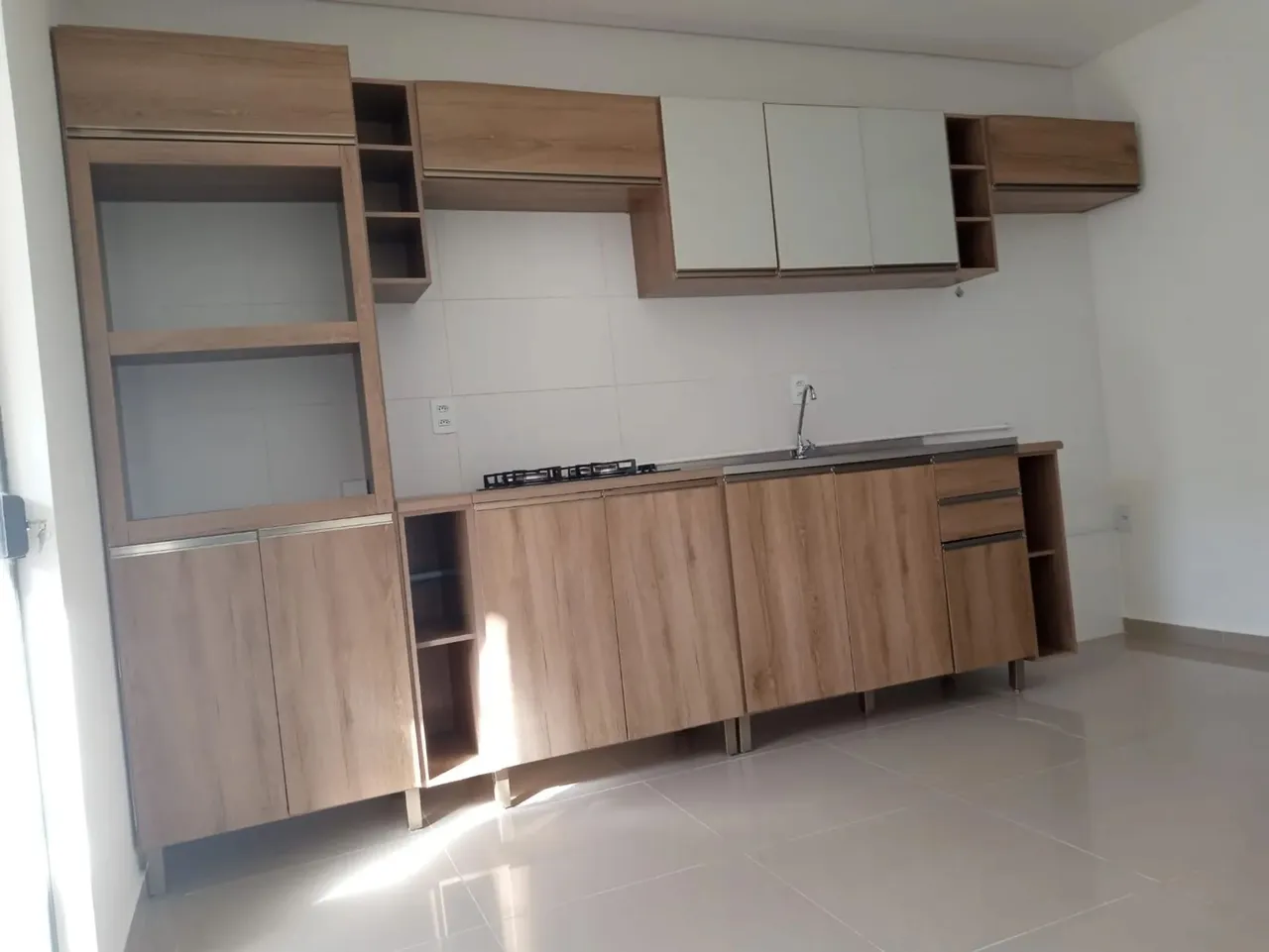 Sobrado para aluguel possui 120 metros quadrados com 2 quartos