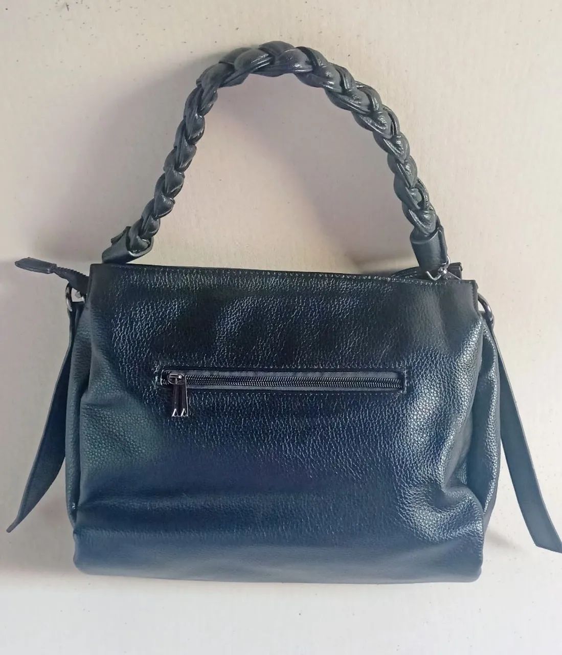 Bolsa de ombro com alça trançada, bolso interno externo com zíper 