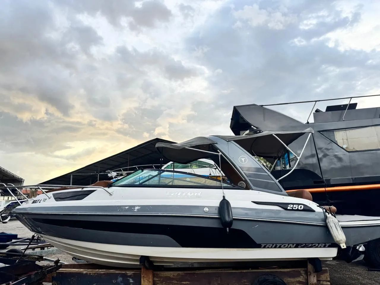 Vendo Lancha Triton 250 HP