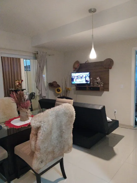 Apartamento semimobiliado em Penha