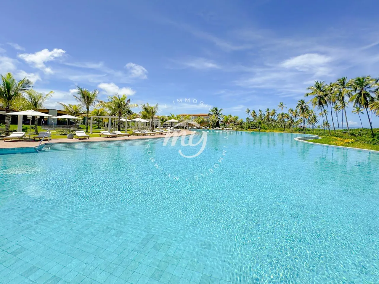 Praia do Forte| Village Duplex com 115m2| 3 Dorms| 2 Vagas