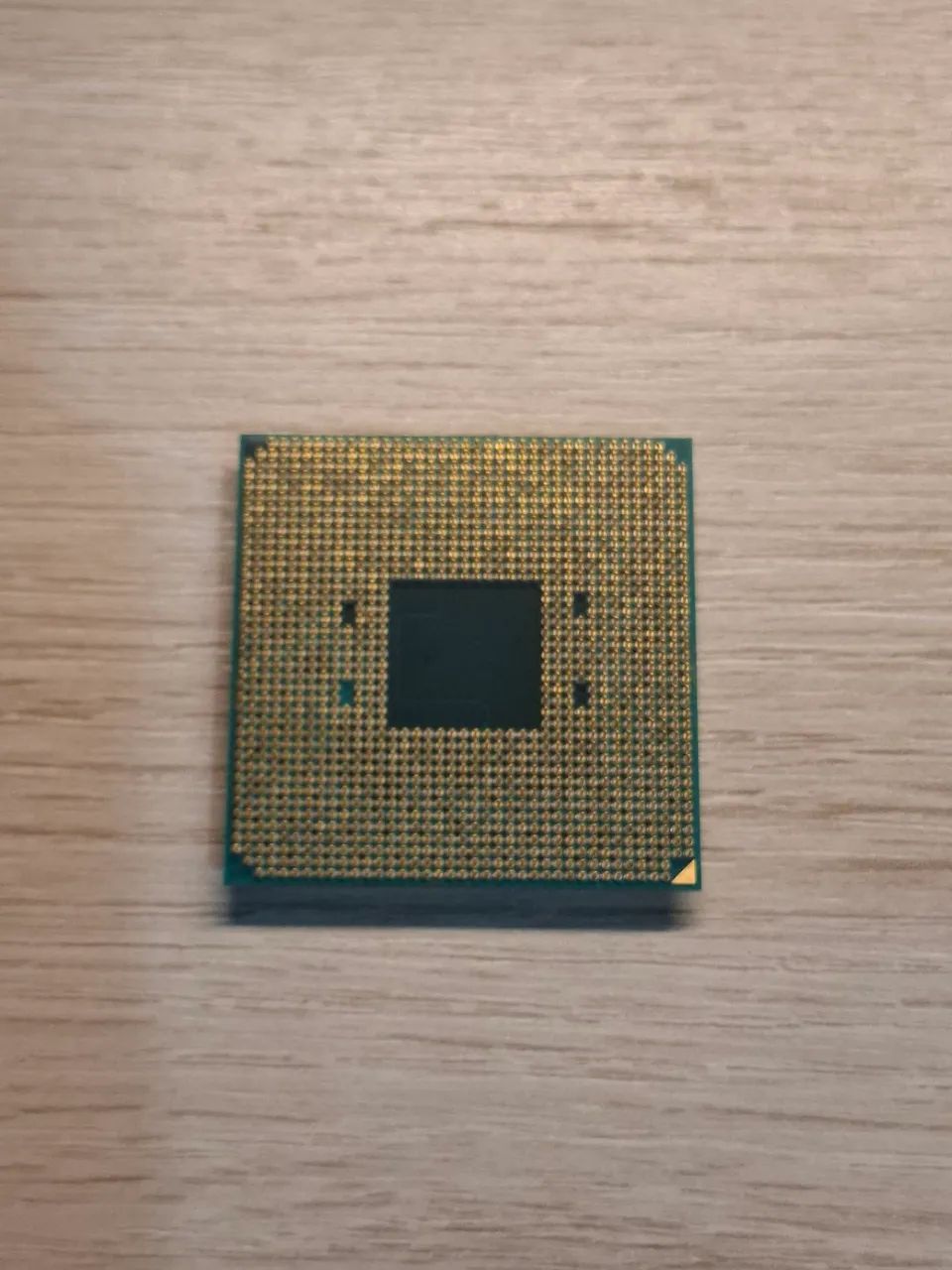 Ryzen 5 2400g Integrated Video Processor Kit with Cooler Box.64169978894850122