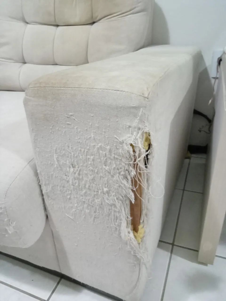 VENDO SOFA LUXEMBURGO 2 LUGARES - PRECISA DE REFORMA NOS BRAÇOS E LIMPEZA - Foto 3