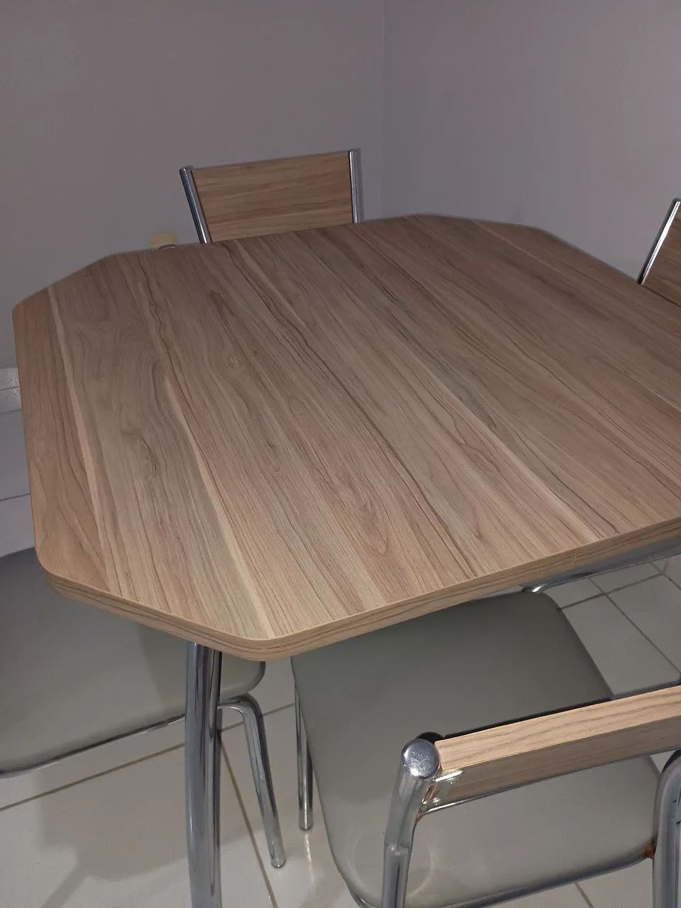 MESA MADEIRA COM 4 CADEIRAS  - Foto 3