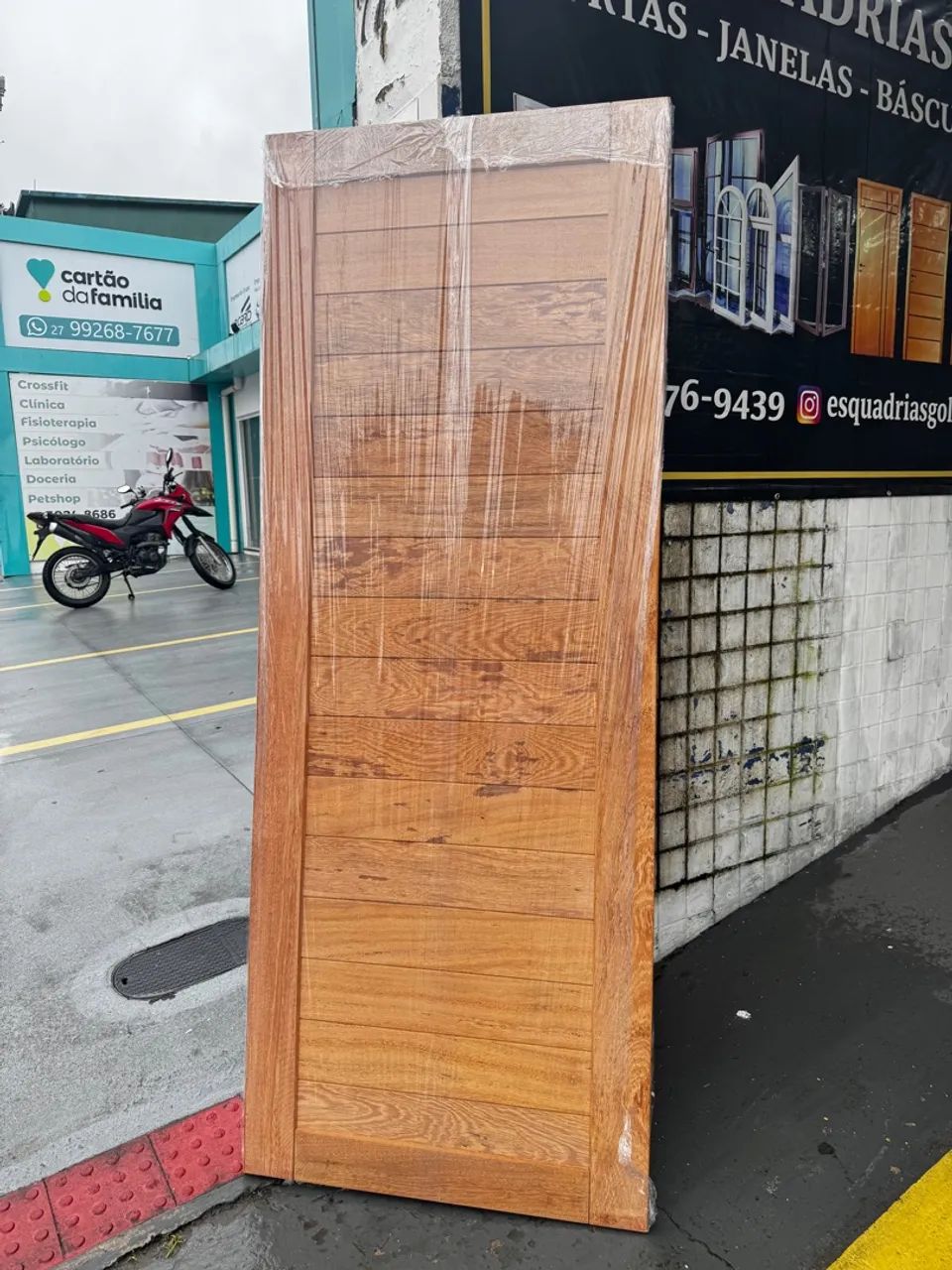 Porta de madeira maciça Angelim Pedra - Queima de Estoque! - Foto 4