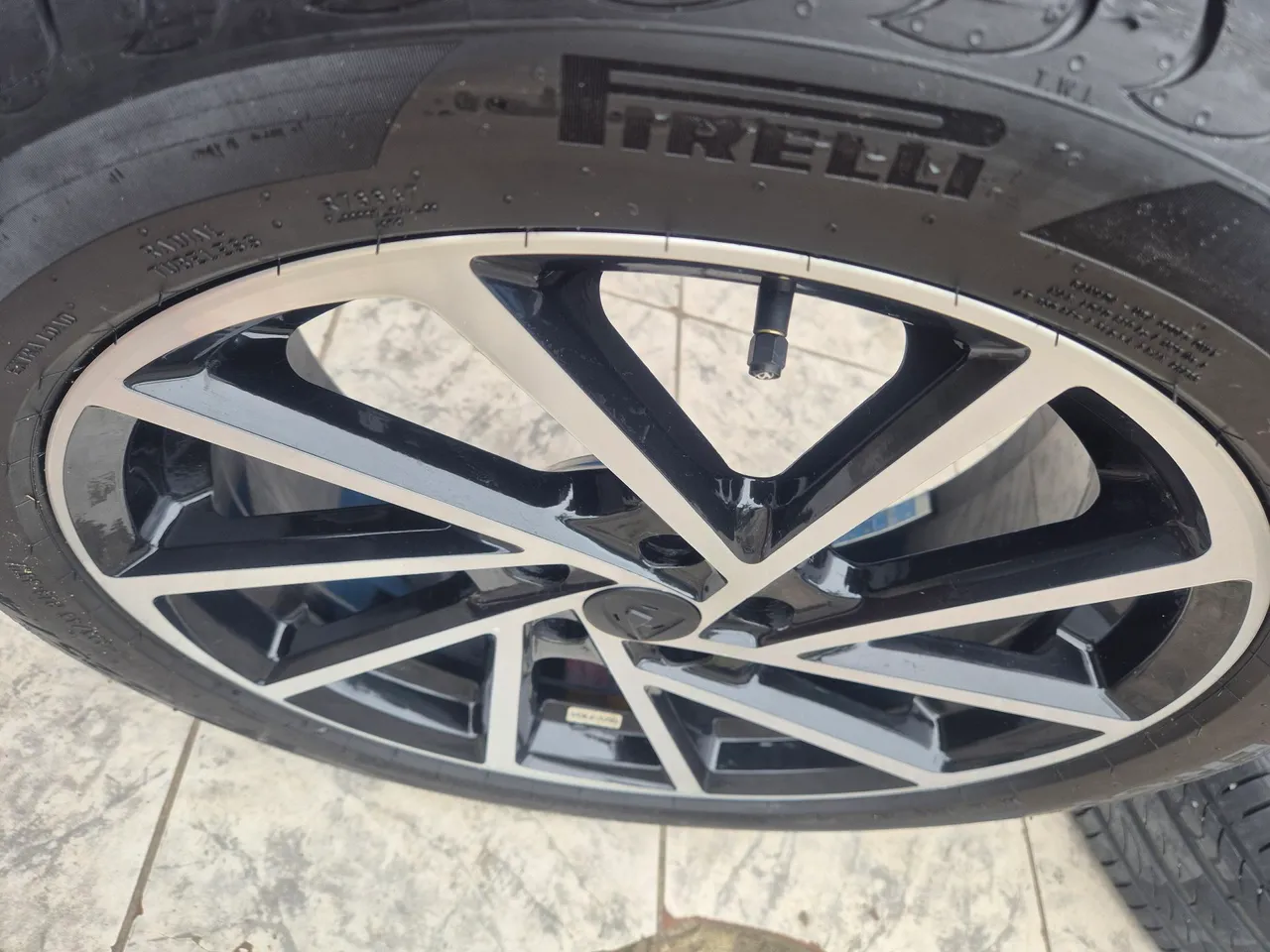 Jogo de Rodas Aro 18 Vulcano 5x114 pneus 225 45 r18