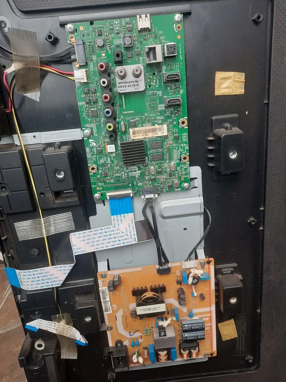 Placa Principal e Fonte tv com tela quebrada 