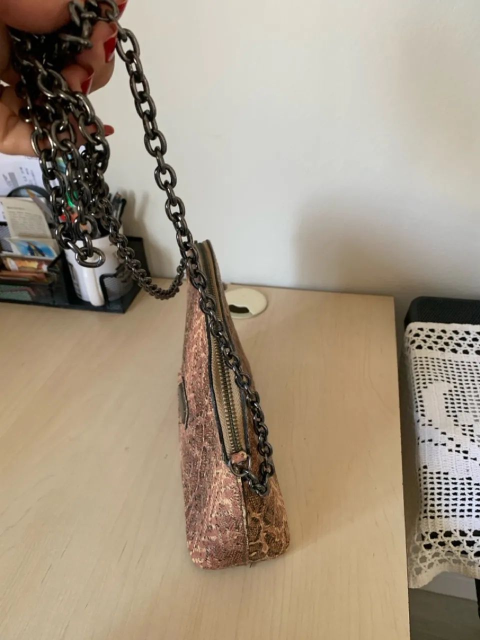 Bolsa Gloss com Alça de Corrente - Estilo e Elegância - Foto 4