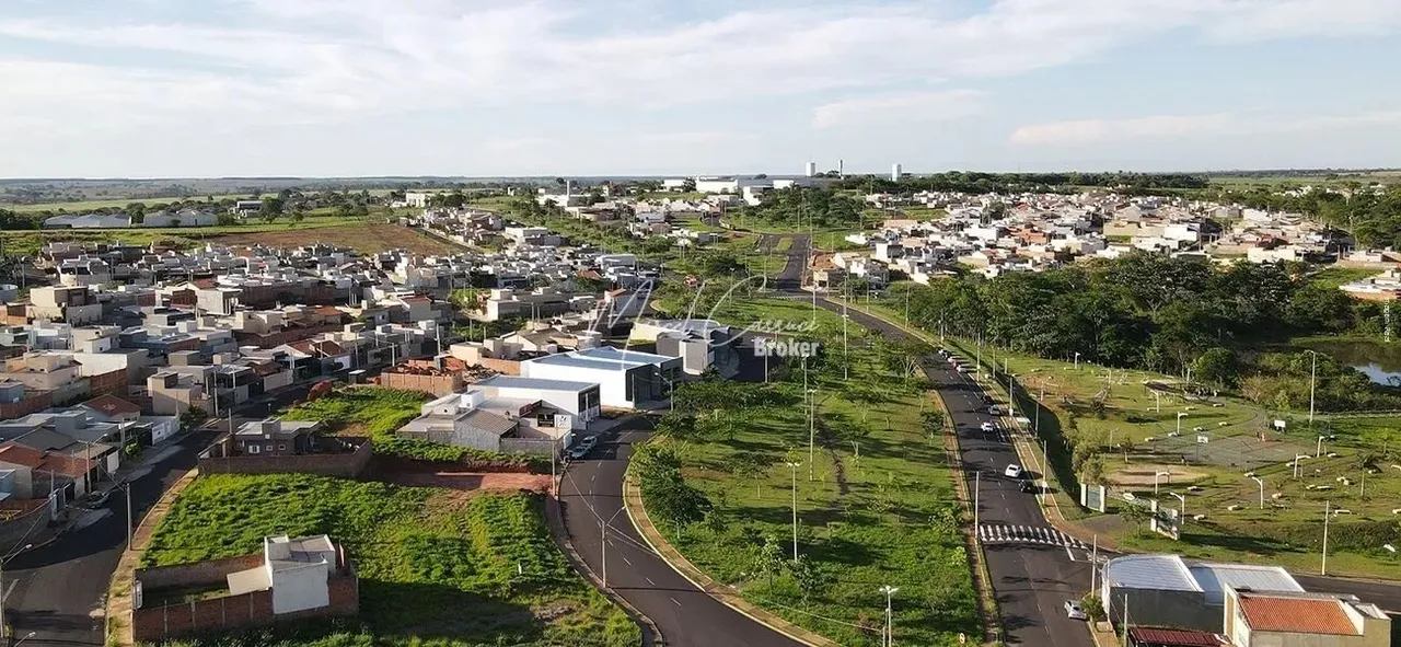 Excelente terreno COMERCIAL à venda com ótima localização em bairro aberto 160m²