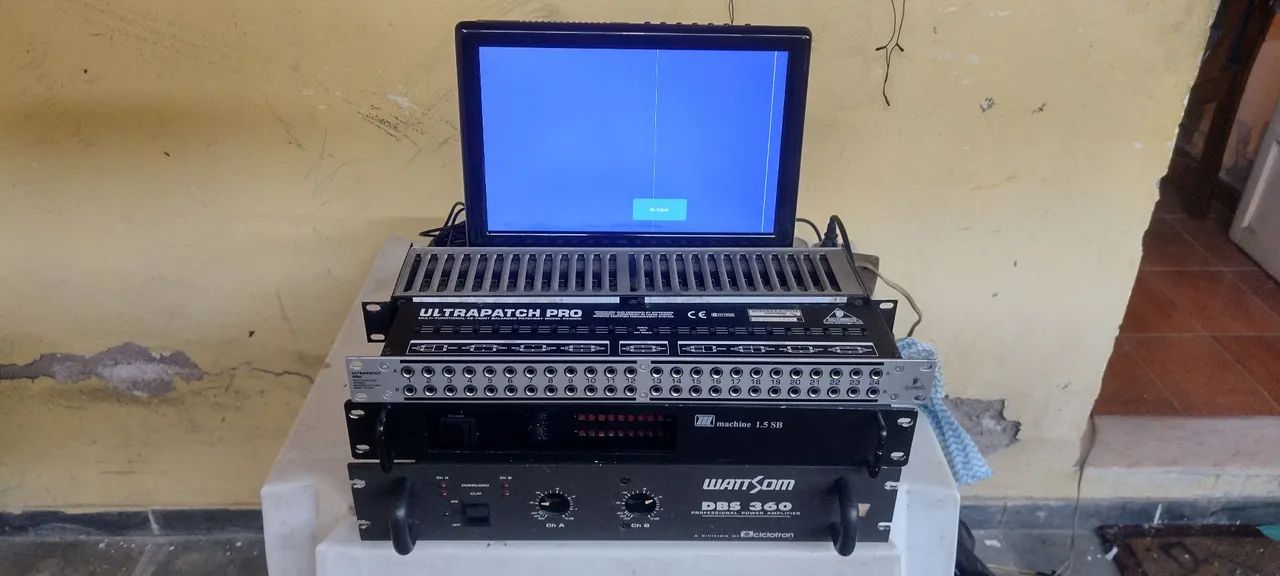 Conjunto de Equipamentos de Som Profissional