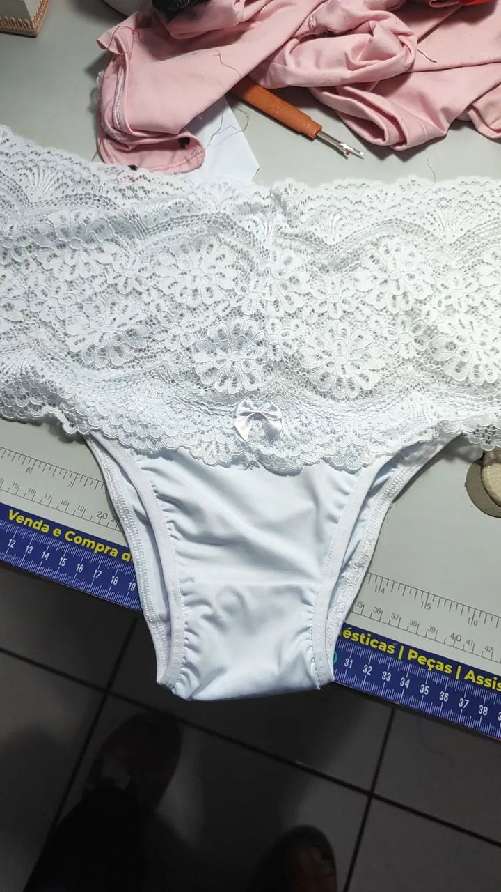 Calcinha de renda com detalhes