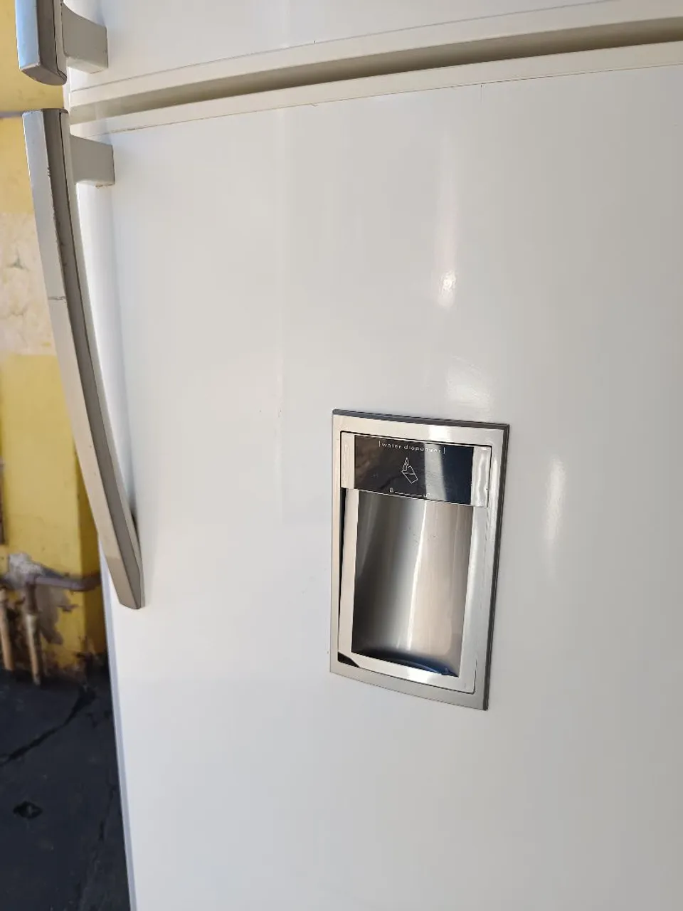 Geladeira com Dispenser de Água