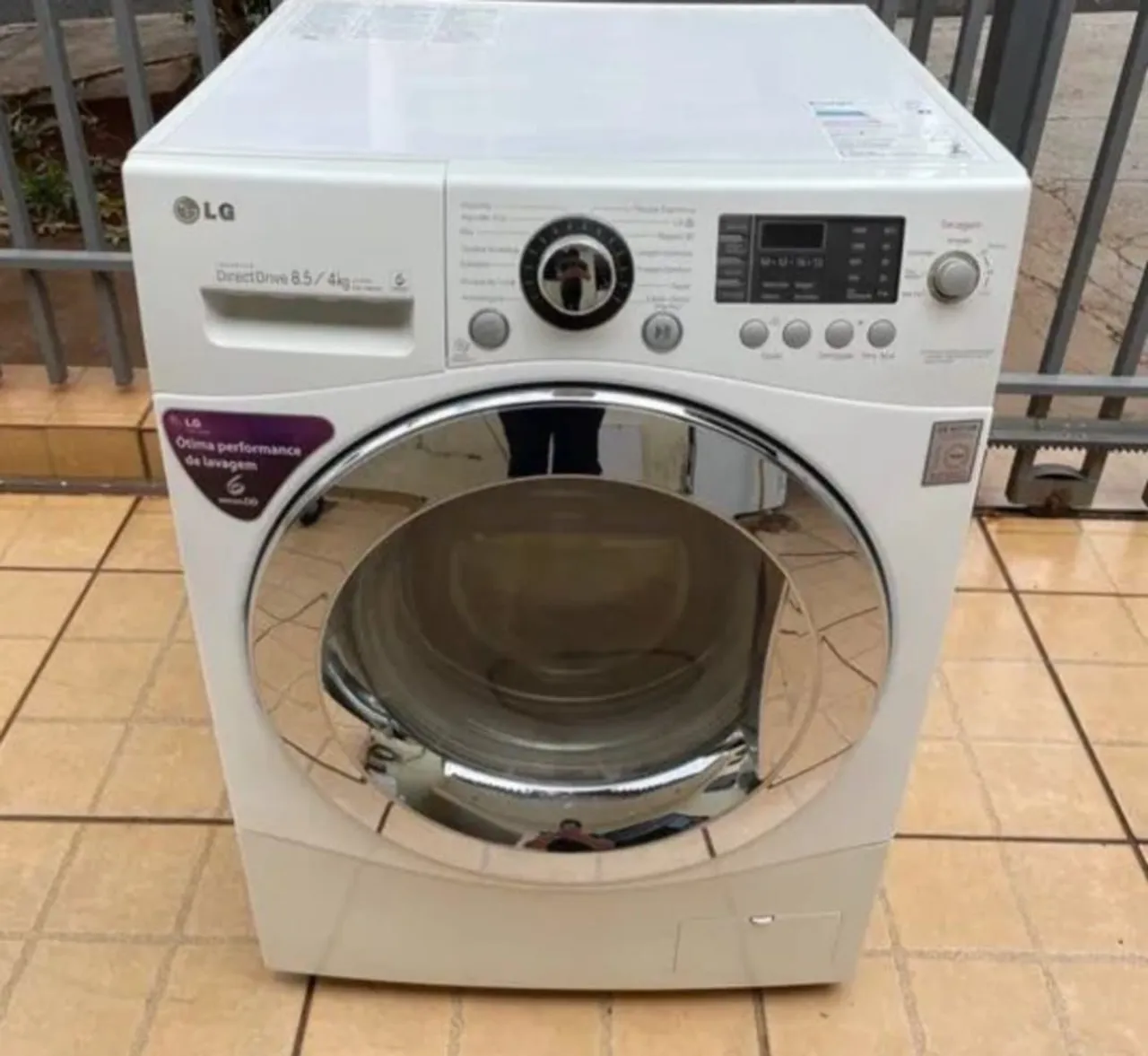 Máquina de Lavar e Secar LG Direct Drive 8,5kg