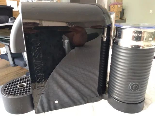 Máquina de café Nespresso U55, pouco uso, com aerocino 127v - Foto 3