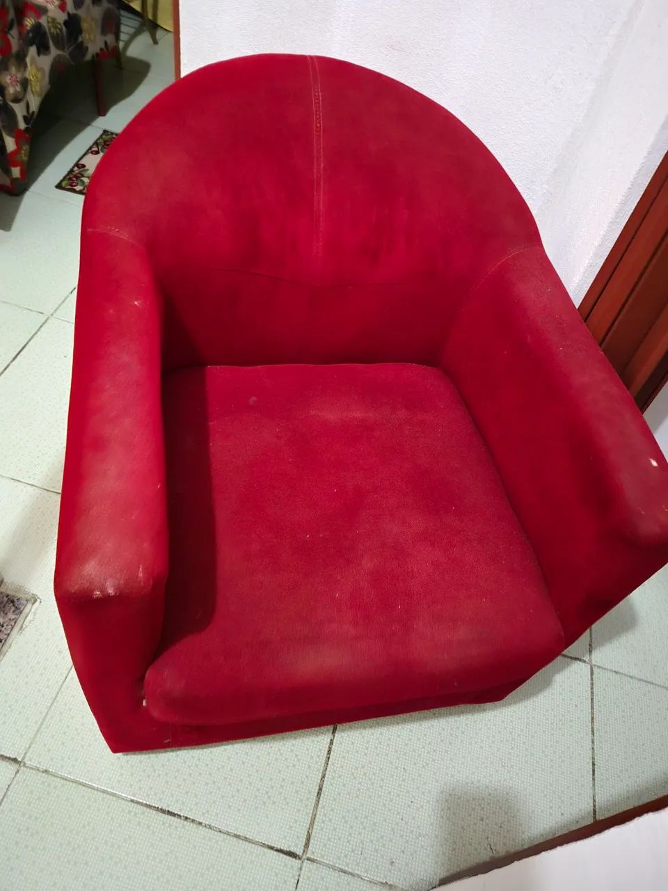 Poltrona vermelha de veludo