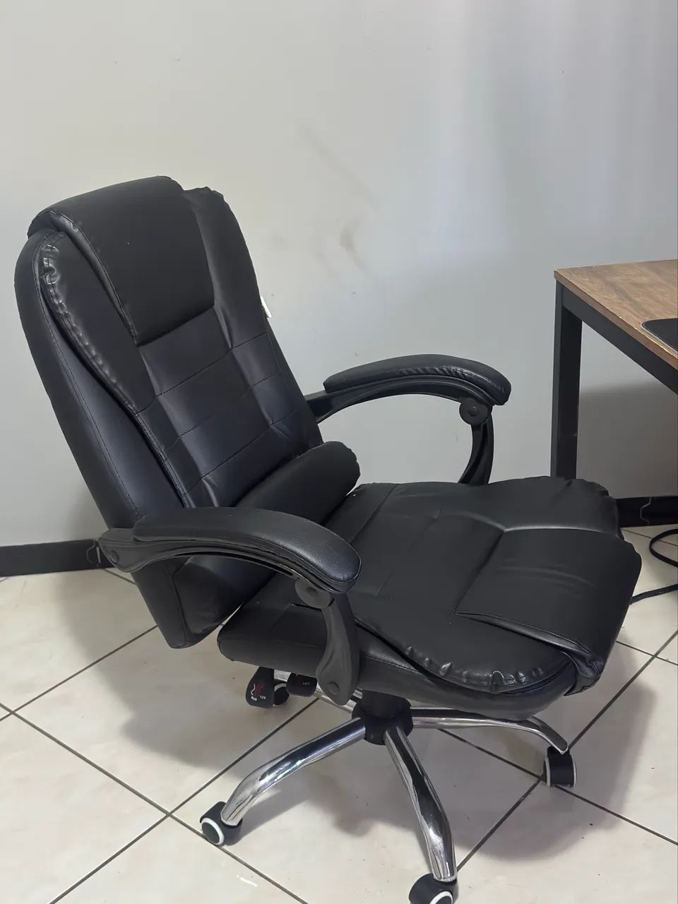 Cadeira Escritório Base Cromada Encosto Alto Regulável 120kg