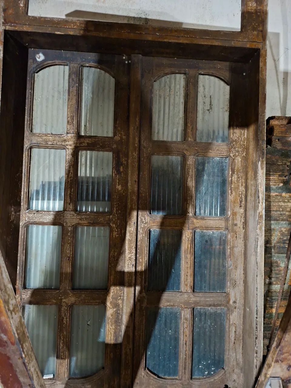 Duas janelas de madeira e vidro  - Foto 2