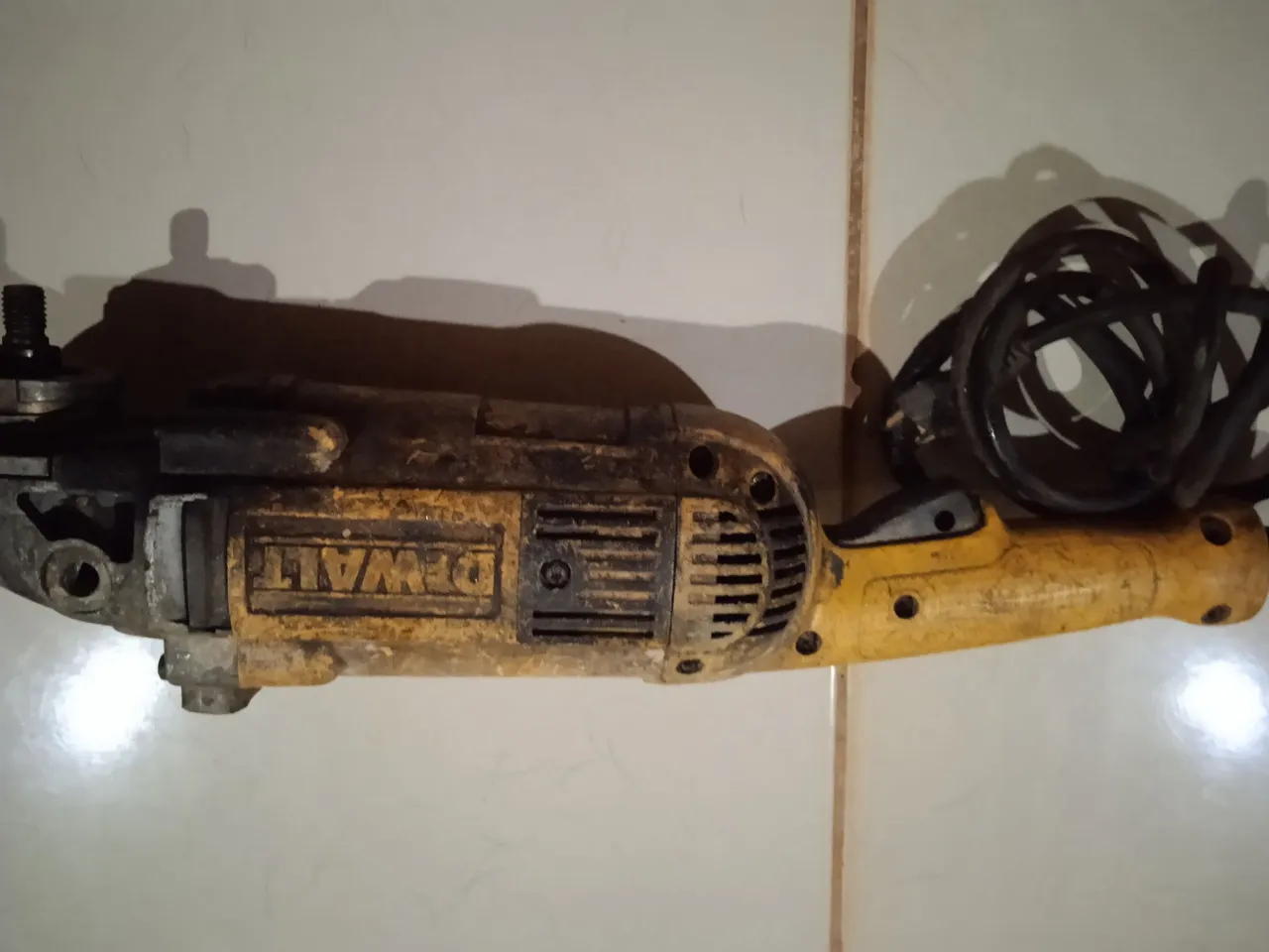 Esmerilhadeira Dewalt