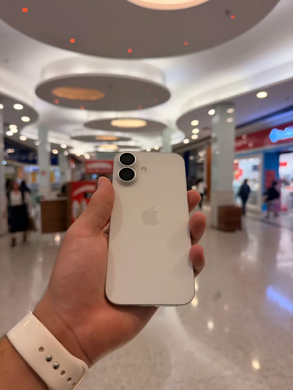 iPhone 16 