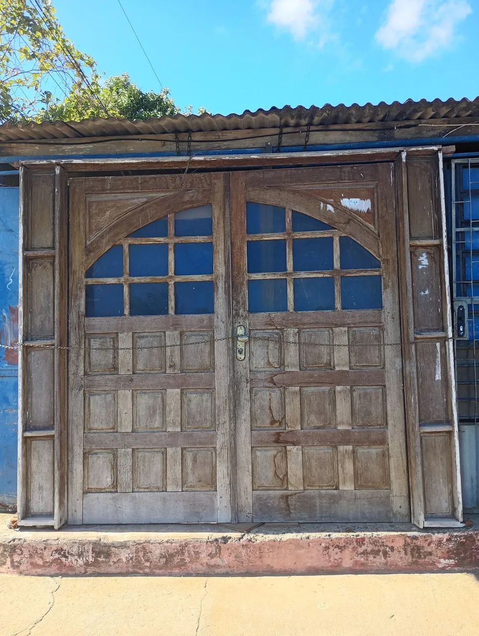 Porta de madeira de Jatobá largura 2,50 altura 2.10 valo $2100 só ligar *71 ou zap