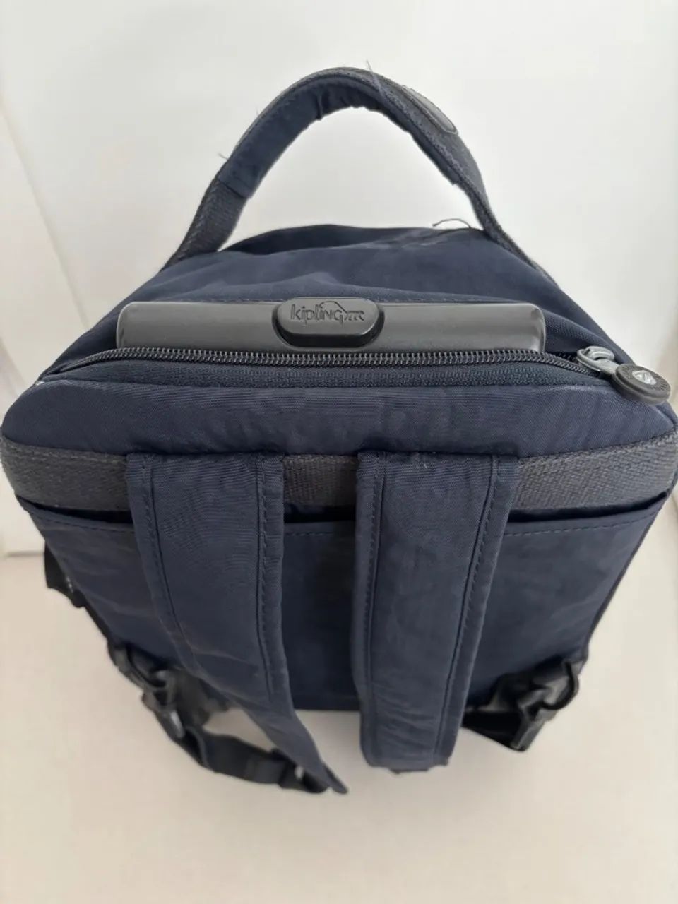 Mochila Kipling com Rodinhas - Original, Prática, Resistente, Espaçosa e Confortável - Foto 5