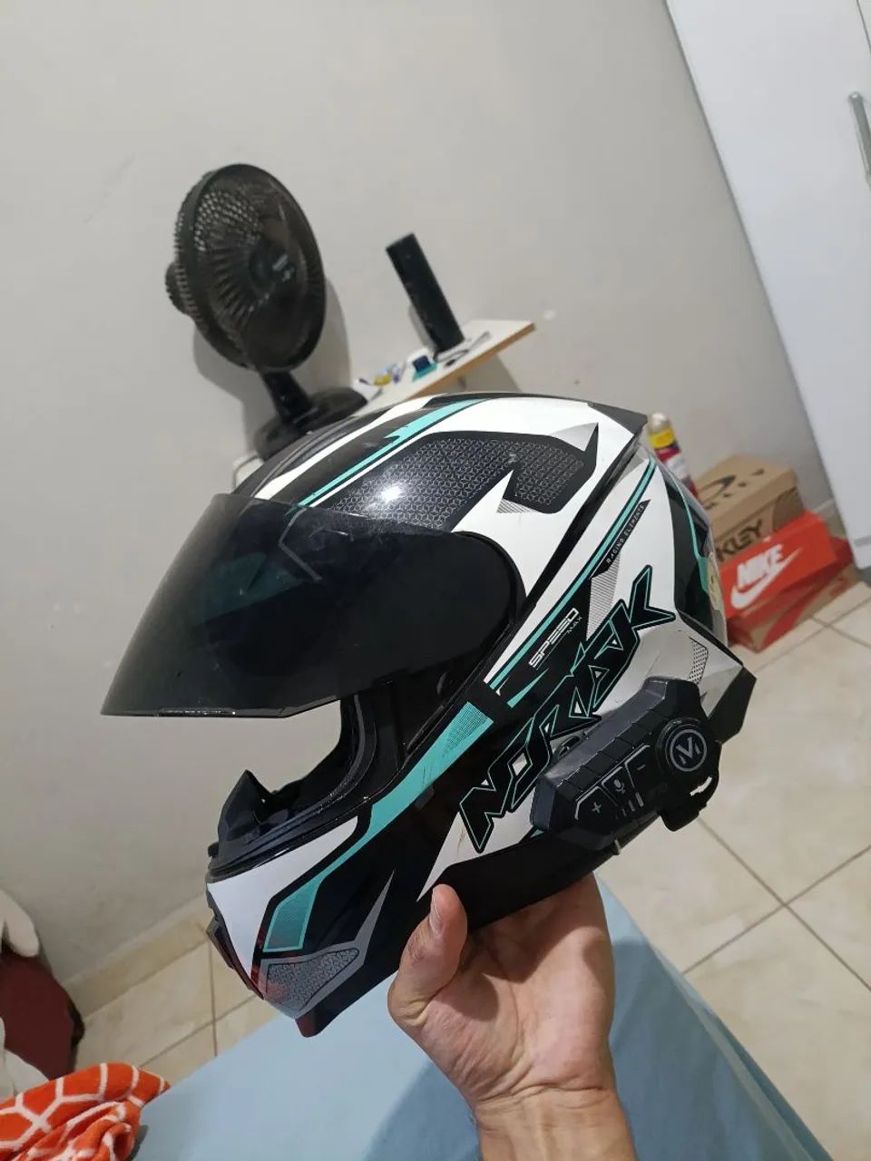 Vendo capacete norisk número 58 350$ biriba e liso sai fora ?