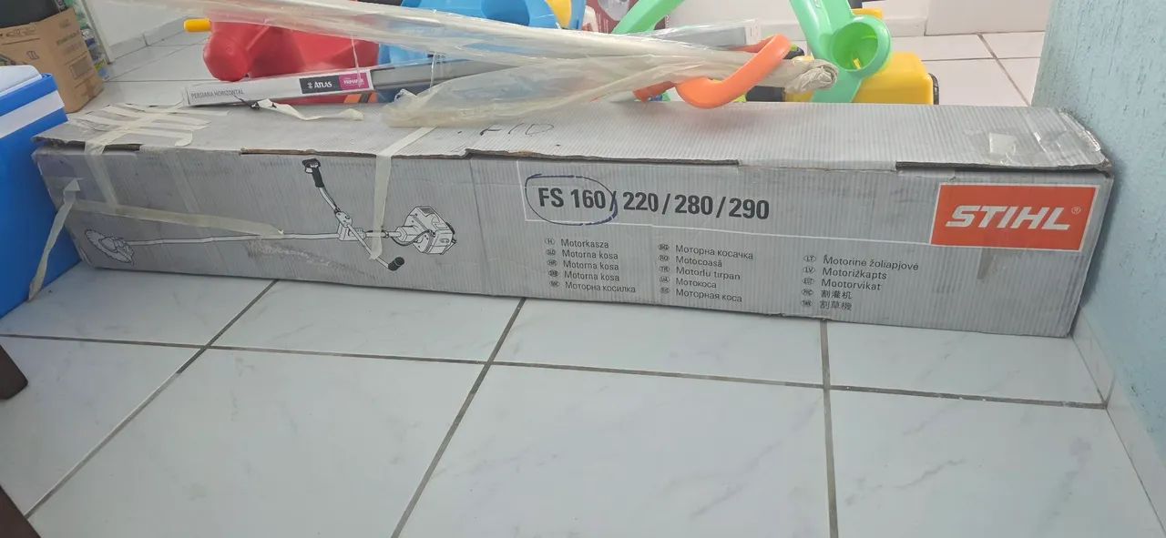 Vendo Roçadeira FS 160 Stilh acompanha peça de fio de corte.  - Foto 5