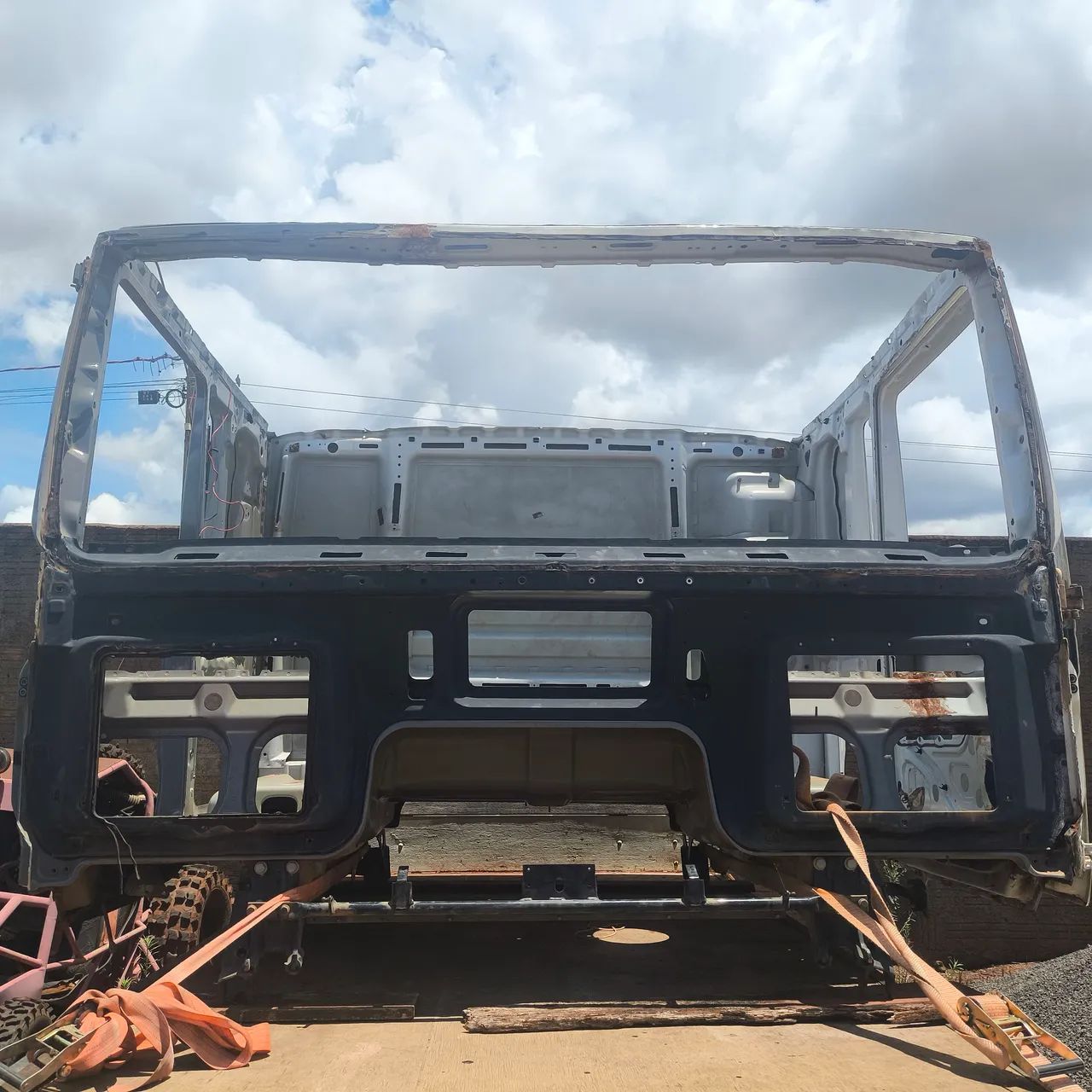 Cabine Man tgx - lataria - parcial - Foto 2