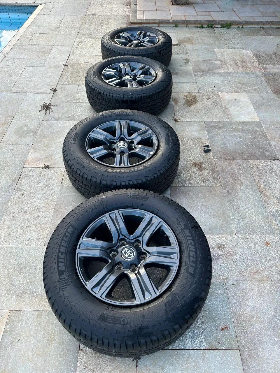 JOGO DE RODA HILUX ORIGINAL ARO 17 + PNEUS MICHELIN LTX FORCE MUITO NOVOS - Foto 3