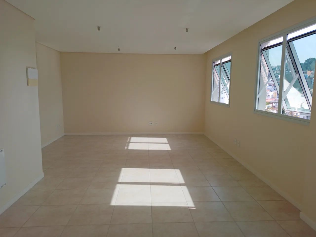 Sala comercial à venda na Agronômica, Florianópolis, com elevador e estacionamento - Foto 4