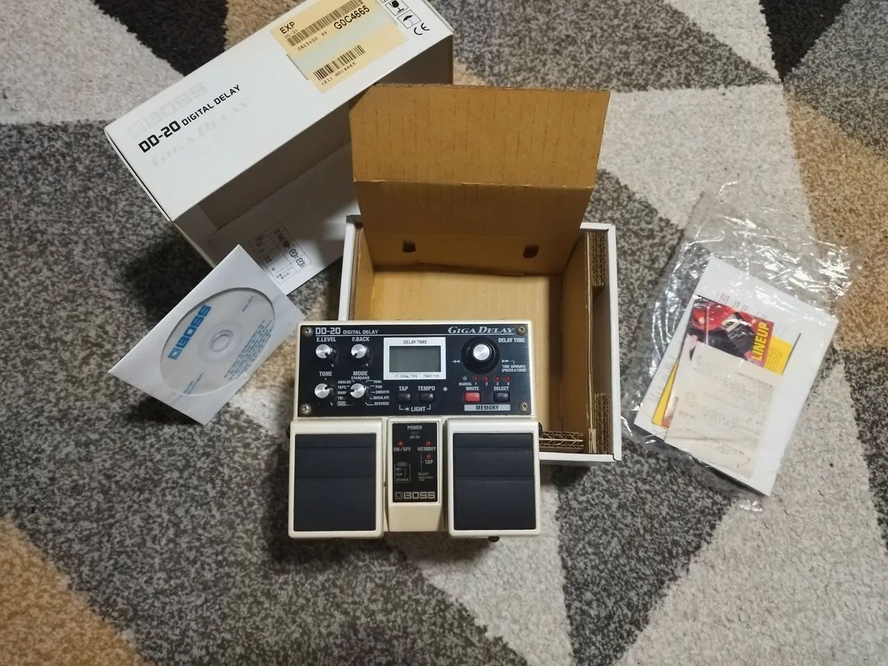Pedal Digital Delay Boss DD 20 NOVO - Equipamentos e Acessórios de