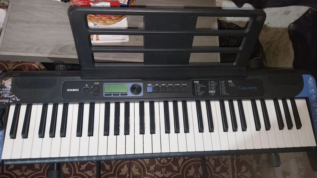 Teclado Casio CT-S300 com acessórios