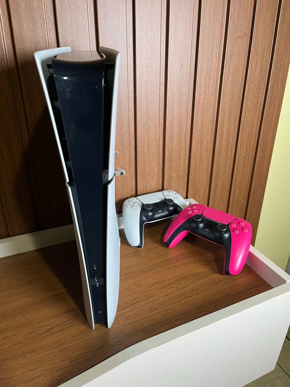 Play 5 1tb com 2 controles Ps5 - Foto 3