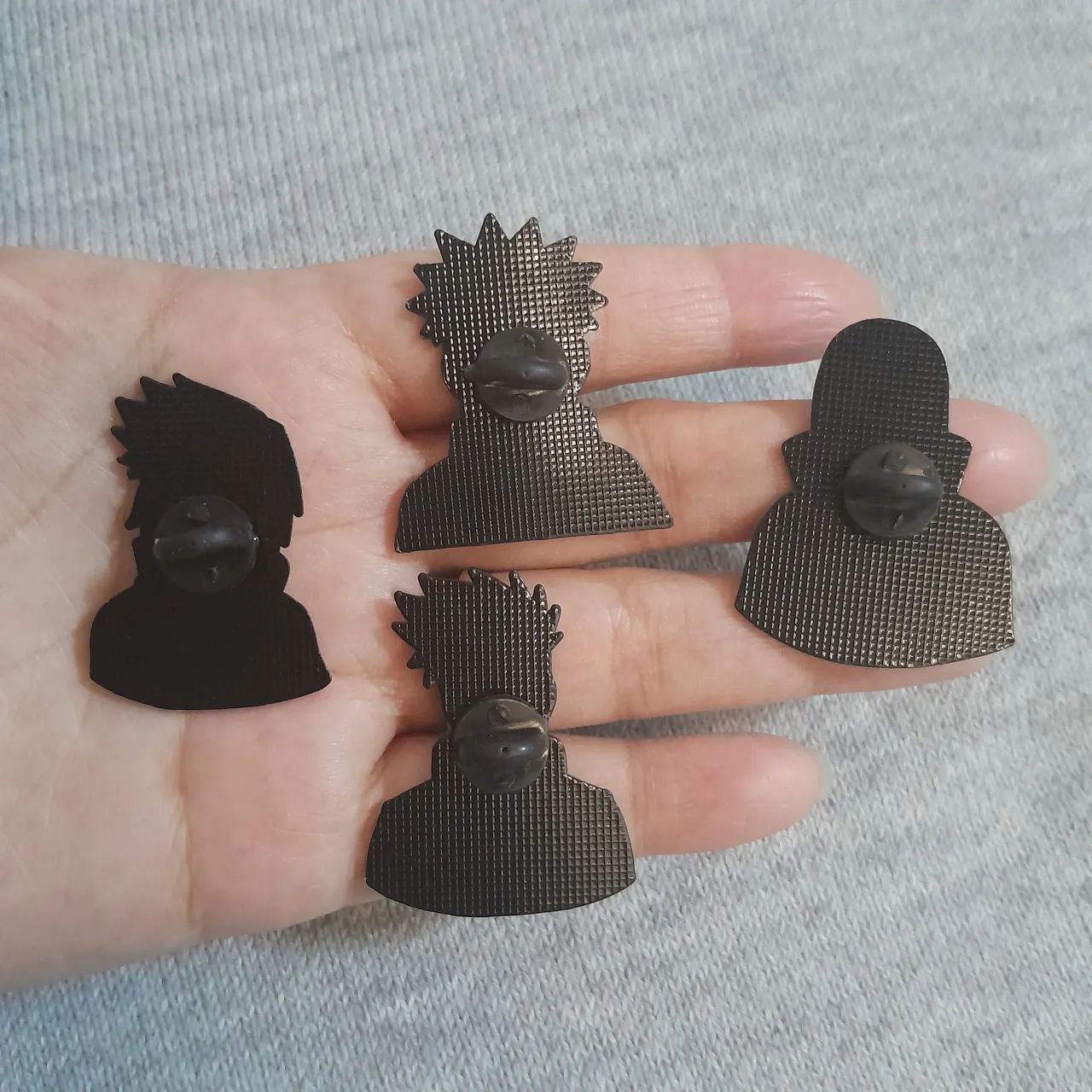 Kit 4 broche / Pin Naruto, Sasuke, Kakashi e Itachi  - Foto 2