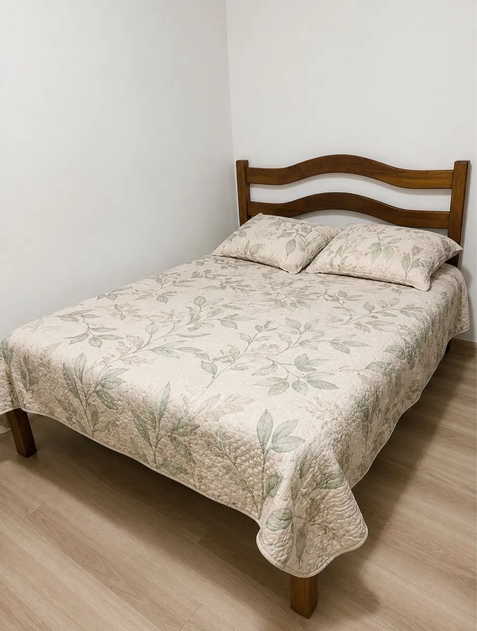 Cama madeira maciça 