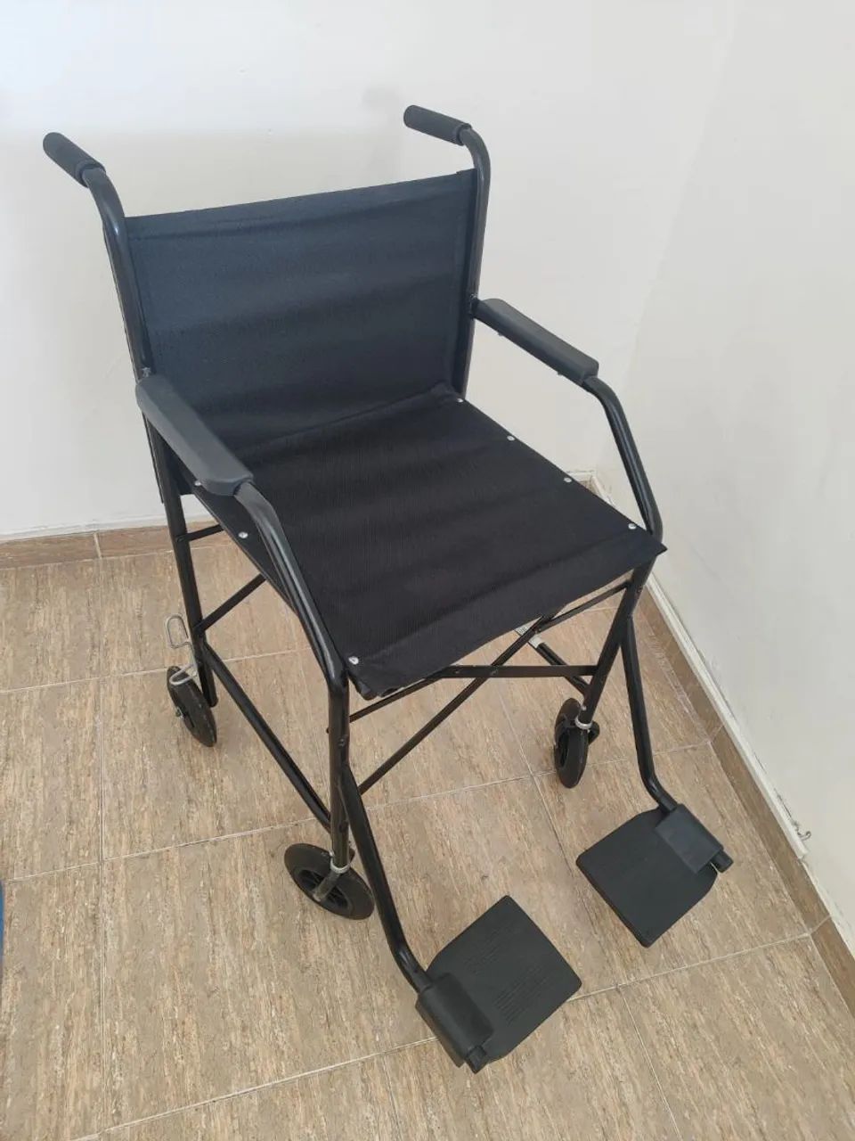 Cadeira de rodas e de banho 