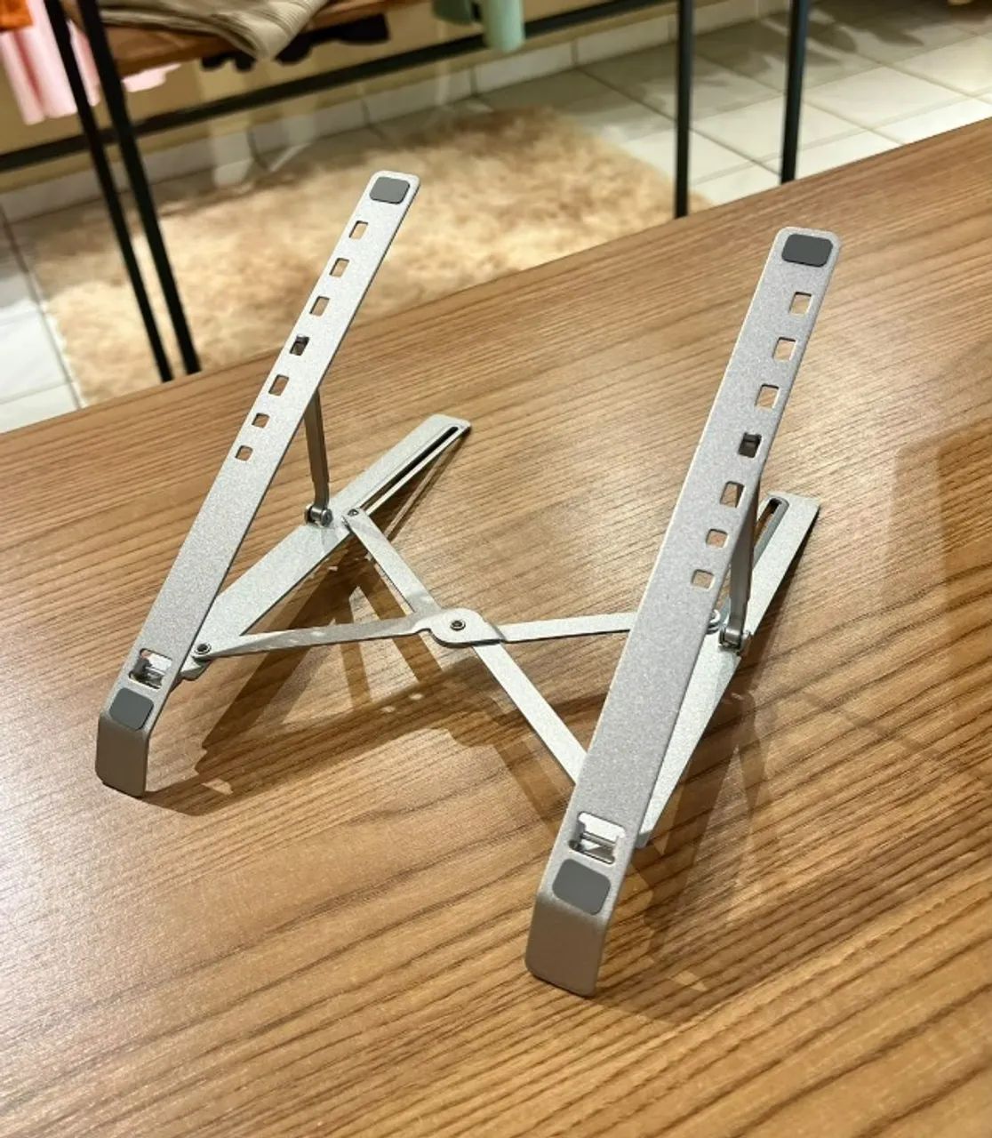 Suporte Articulado Em Alumínio Para Notebook E Tablet