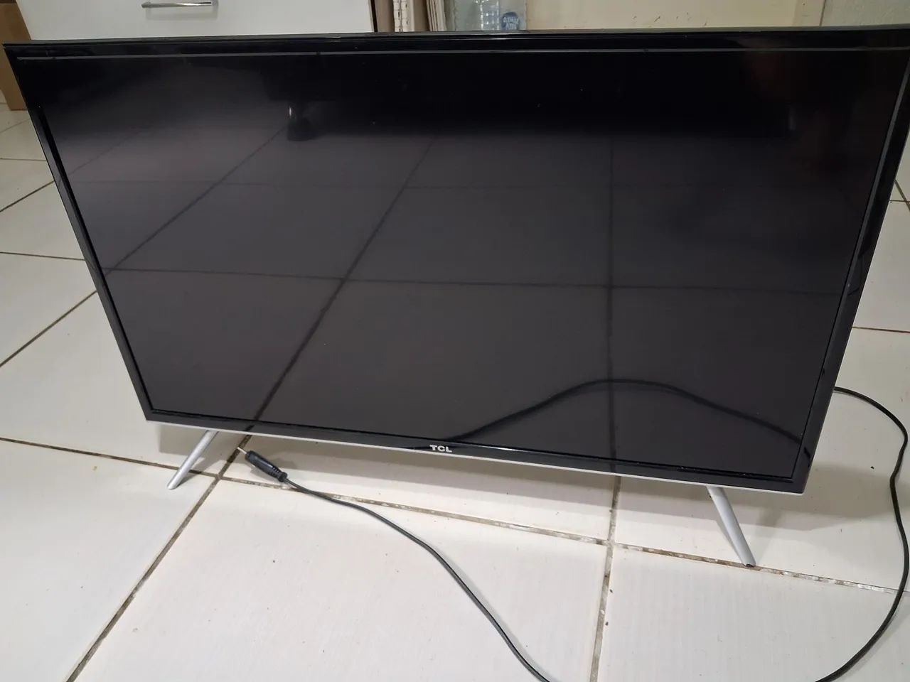 TV TCL Estragada