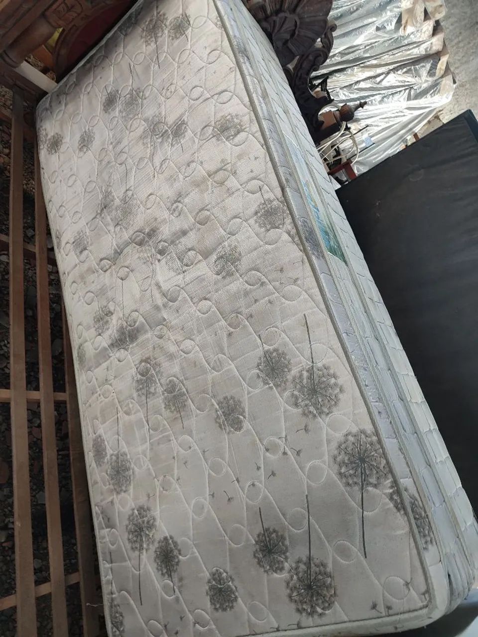 Cama de solteiro conjugada usada