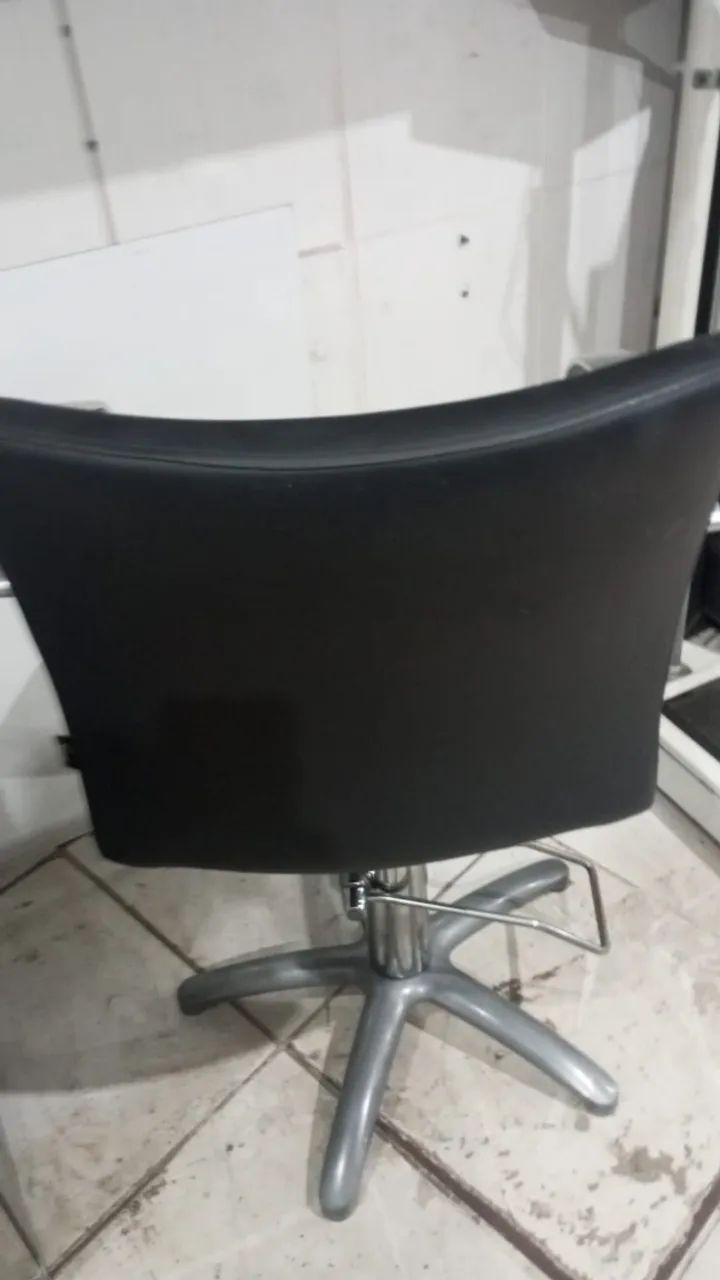 (Cód 046) Cadeira de barbeiro PRISMEC com base giratória  - Foto 3